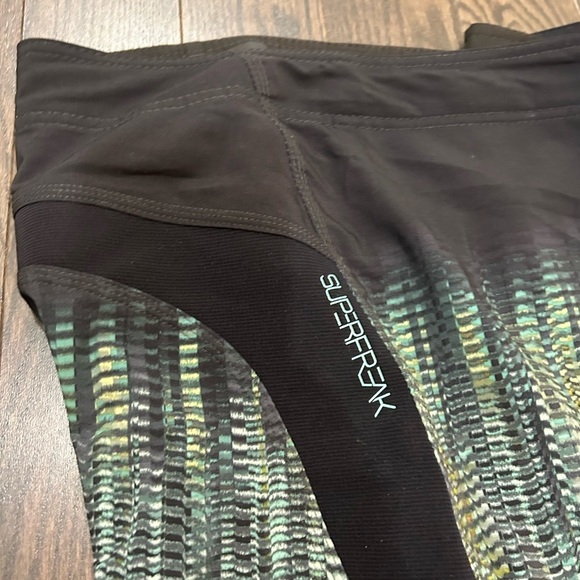 O’Neill Black and Green Patterned Swim Shorts - Picture 5 of 5